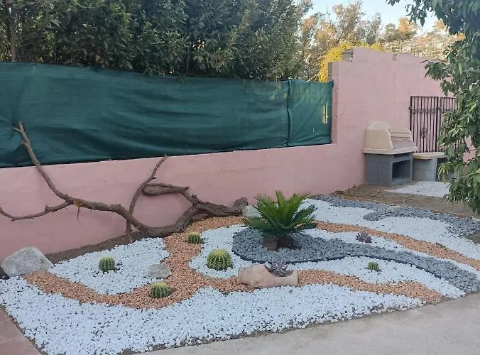 Sa Domo Holorada 1 E 2 アパート