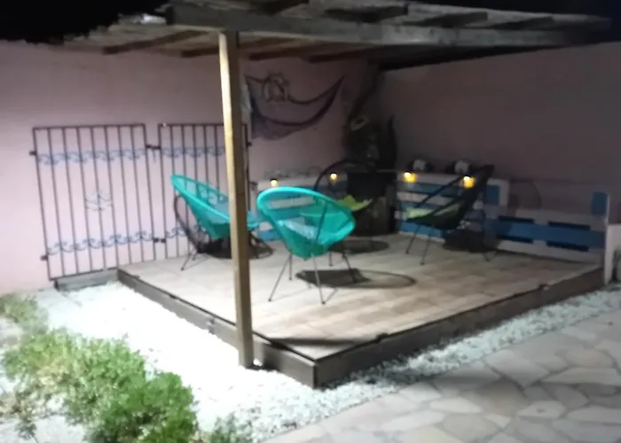 Sa Domo Holorada 1 E 2 アパート